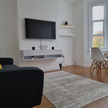 Bright East Dulwich Apartment